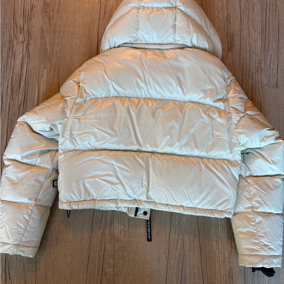 Aritzia The Super Puff™ XtraShorty - Hi-Gloss - Picture 6 of 6